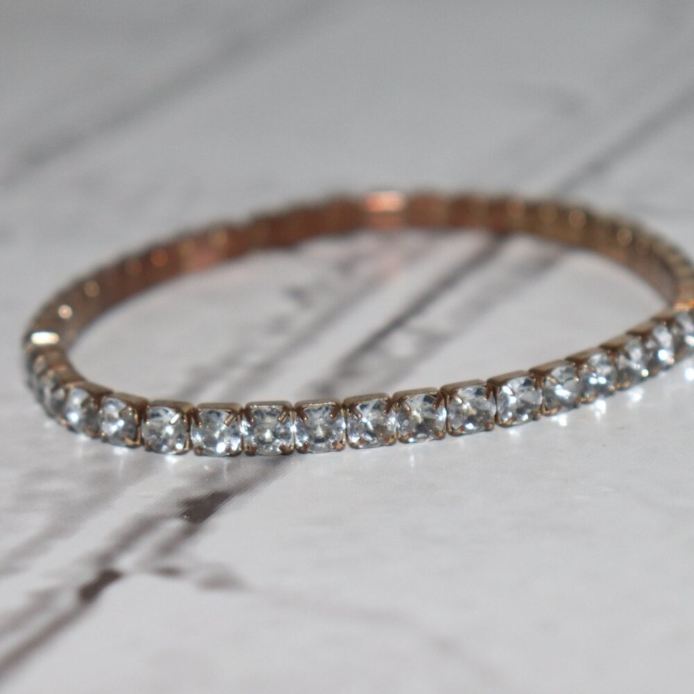 Beautiful gold and rhinestone bracelet 7"